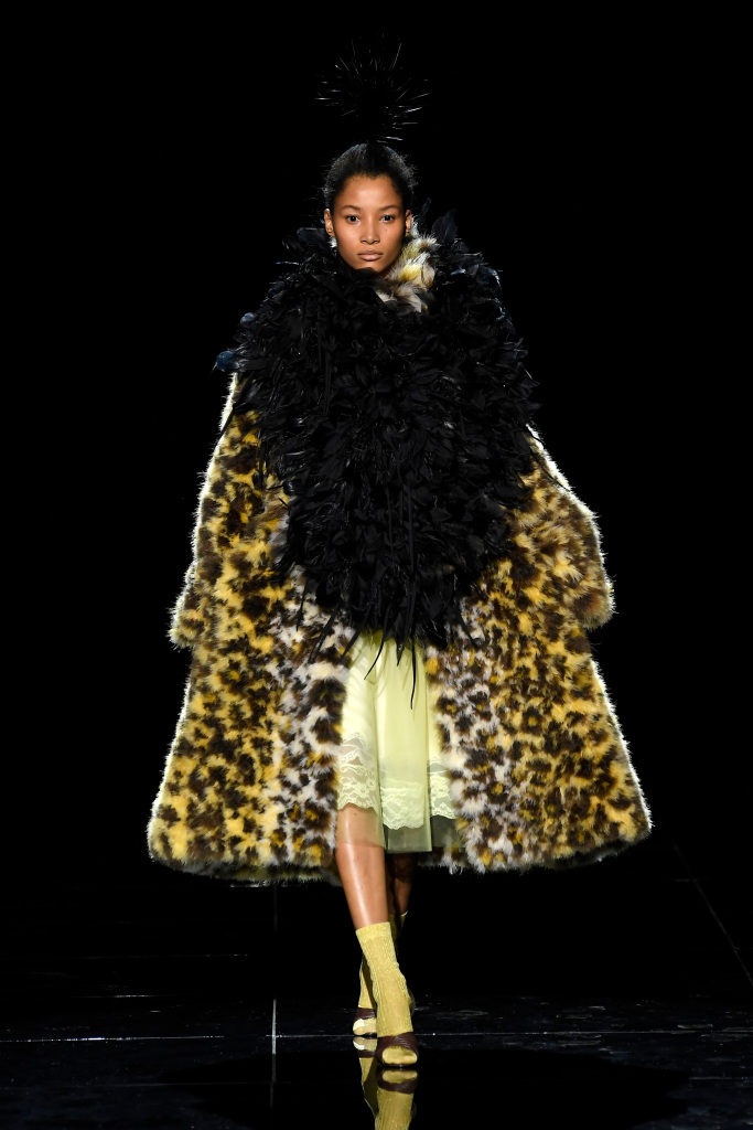Look 16