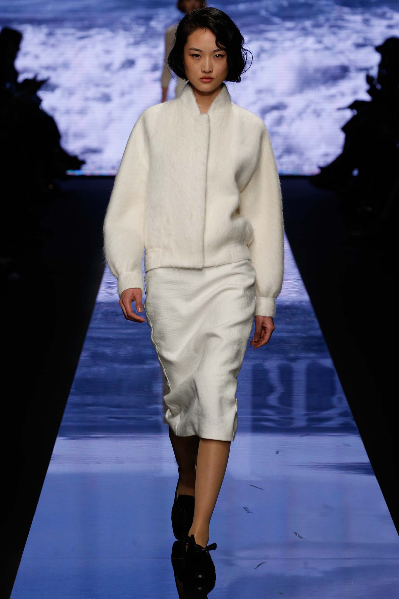 Look 16