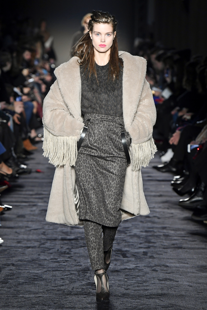 Look 10