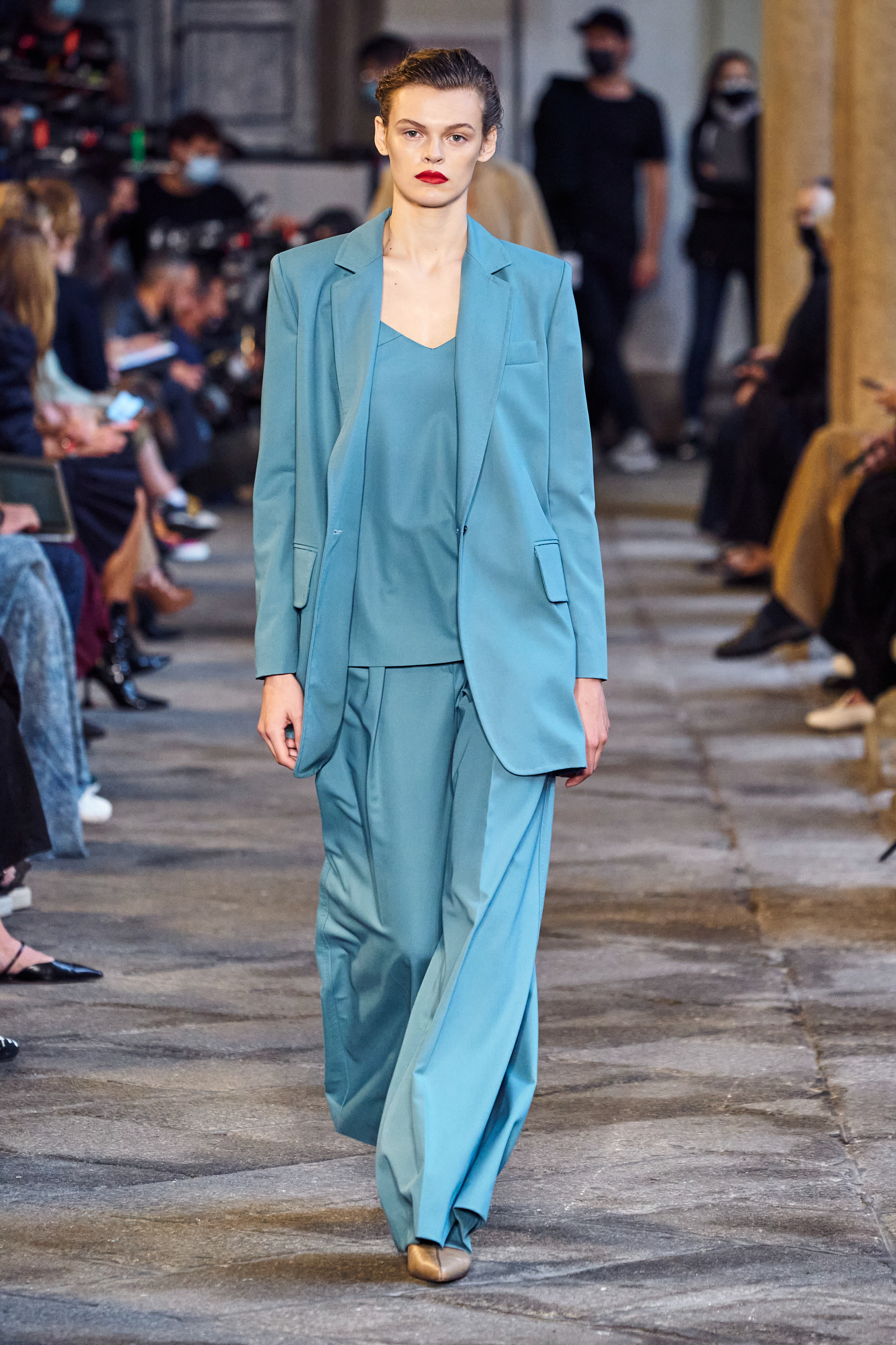 Look 12