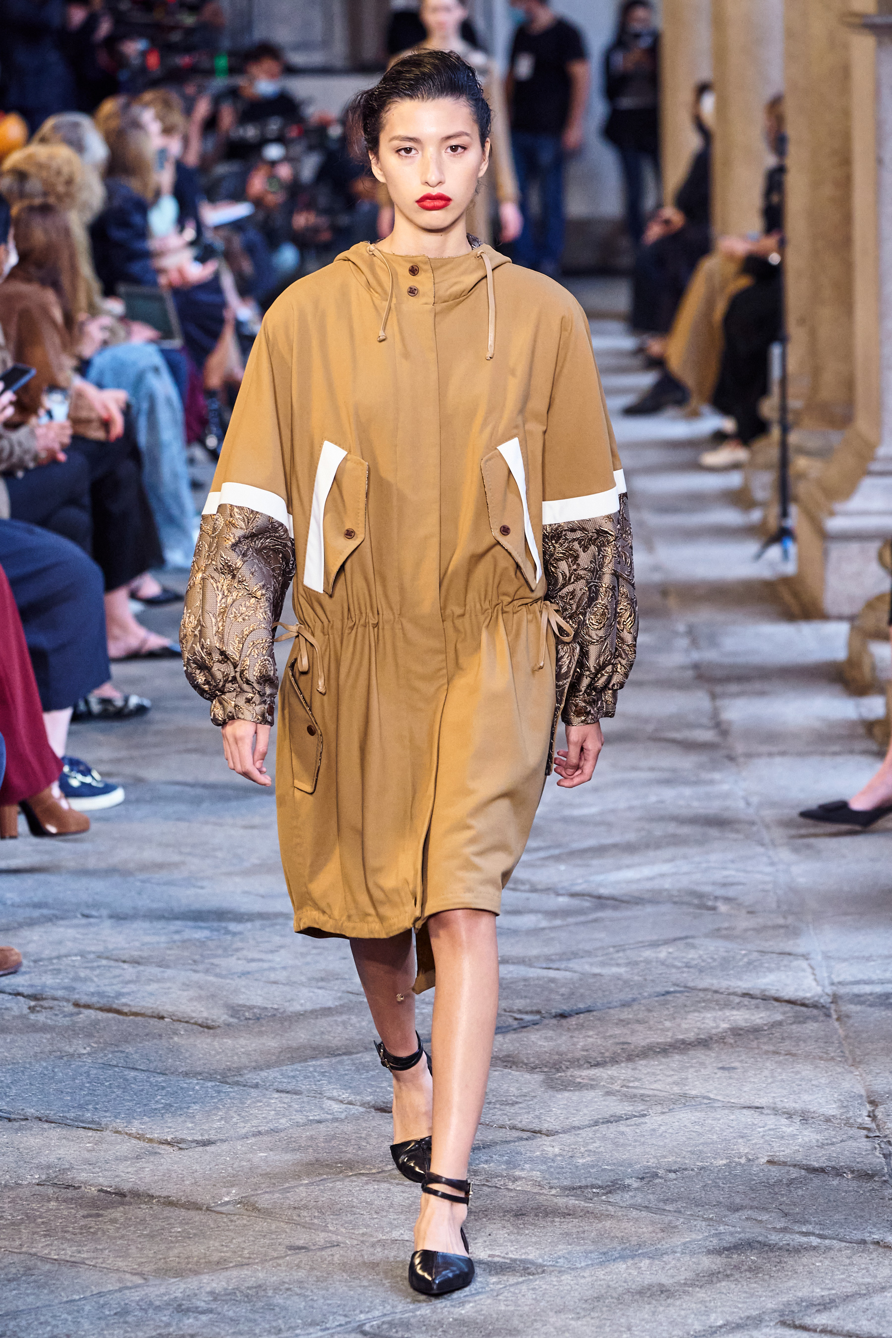 Look 19