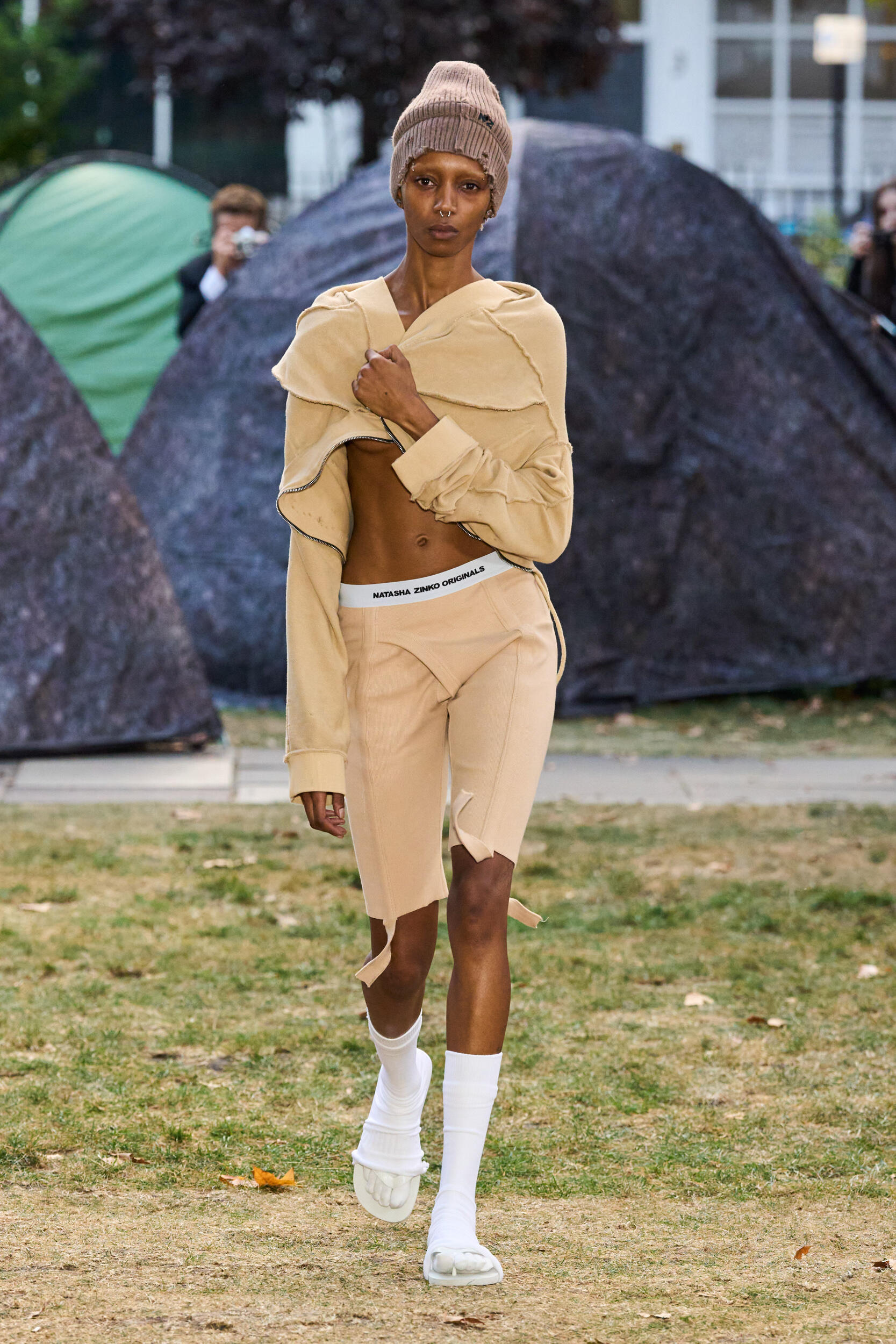 Look 10