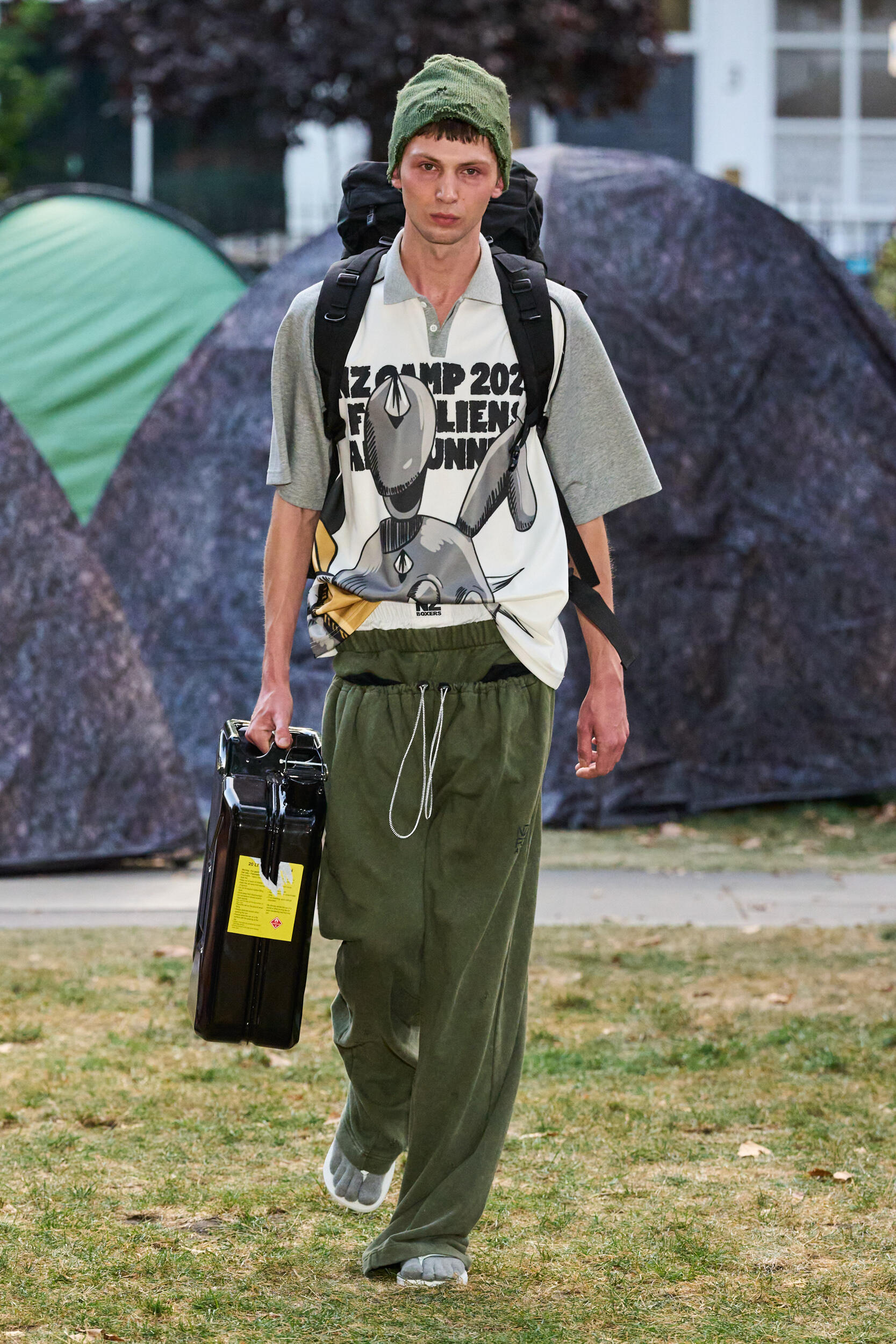 Look 16