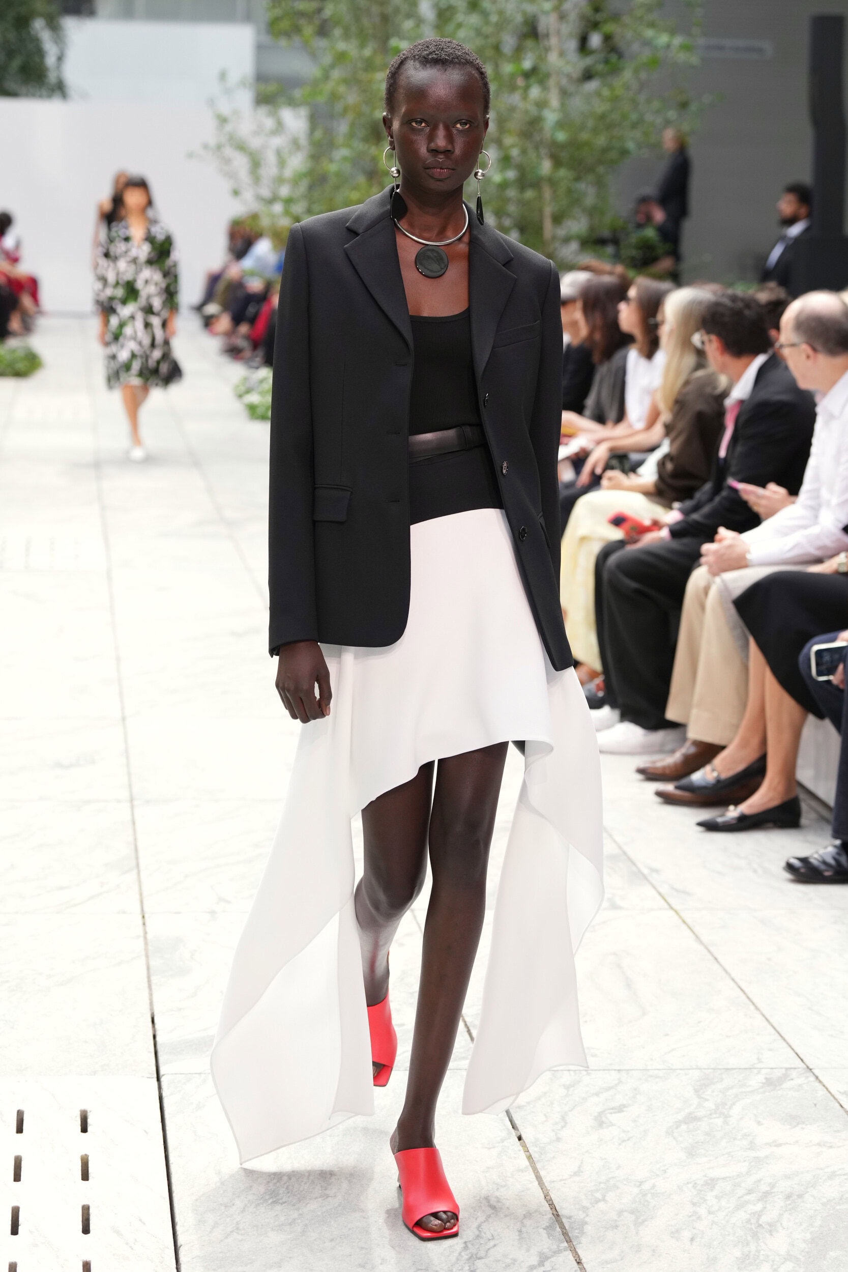 Look 10