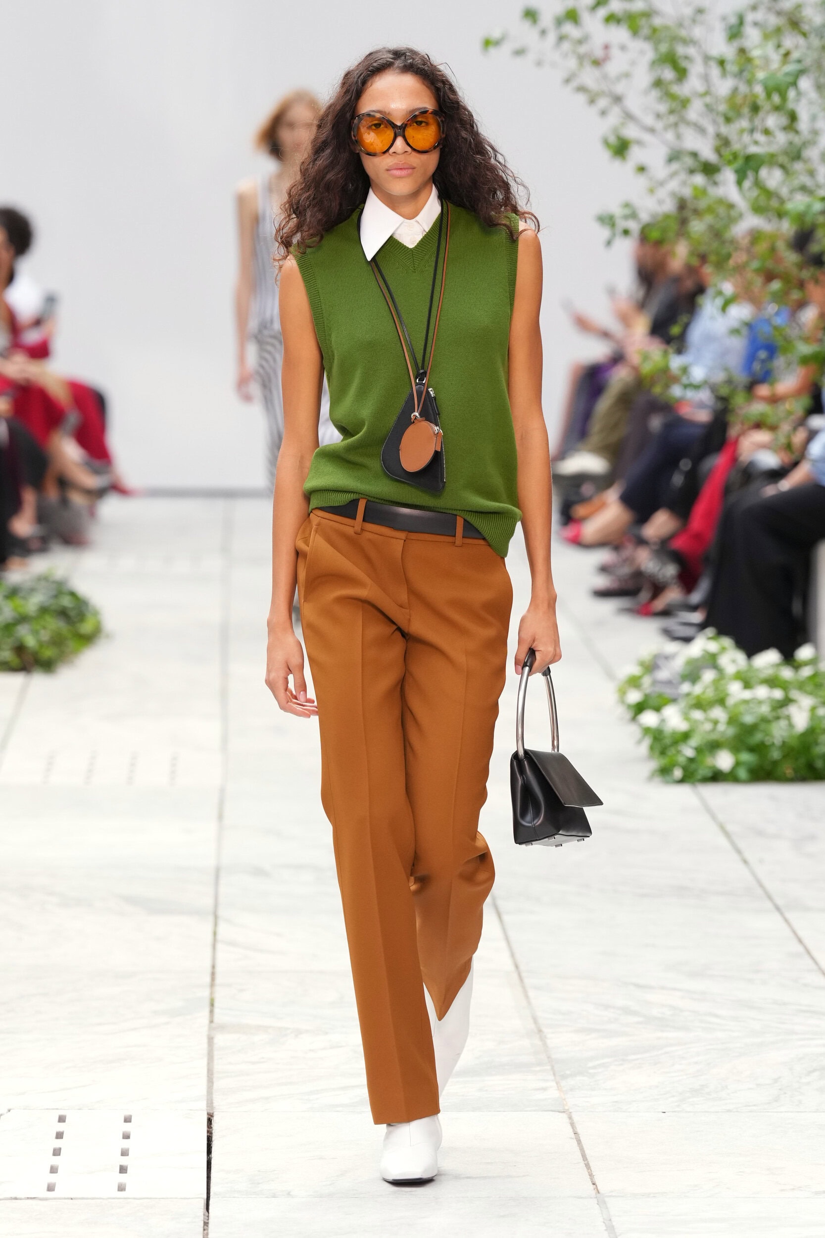 Look 13
