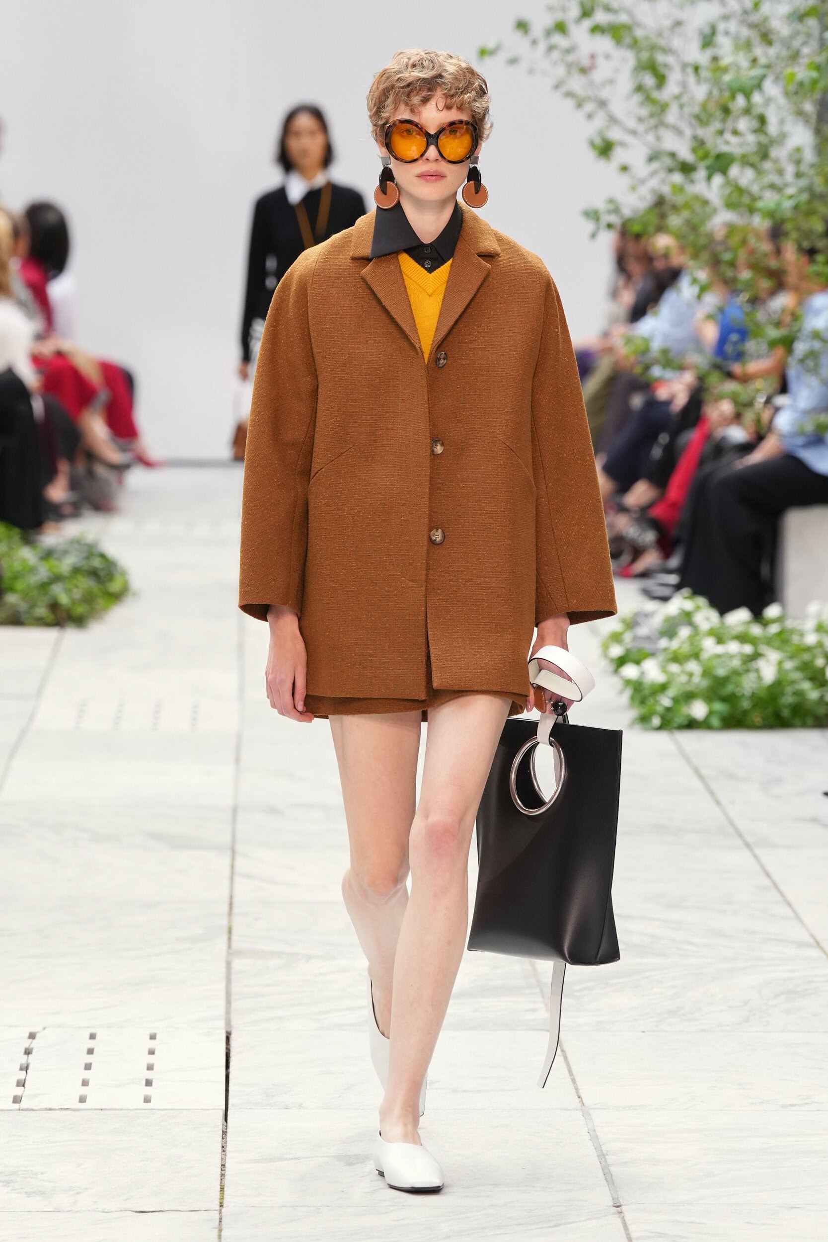 Look 16