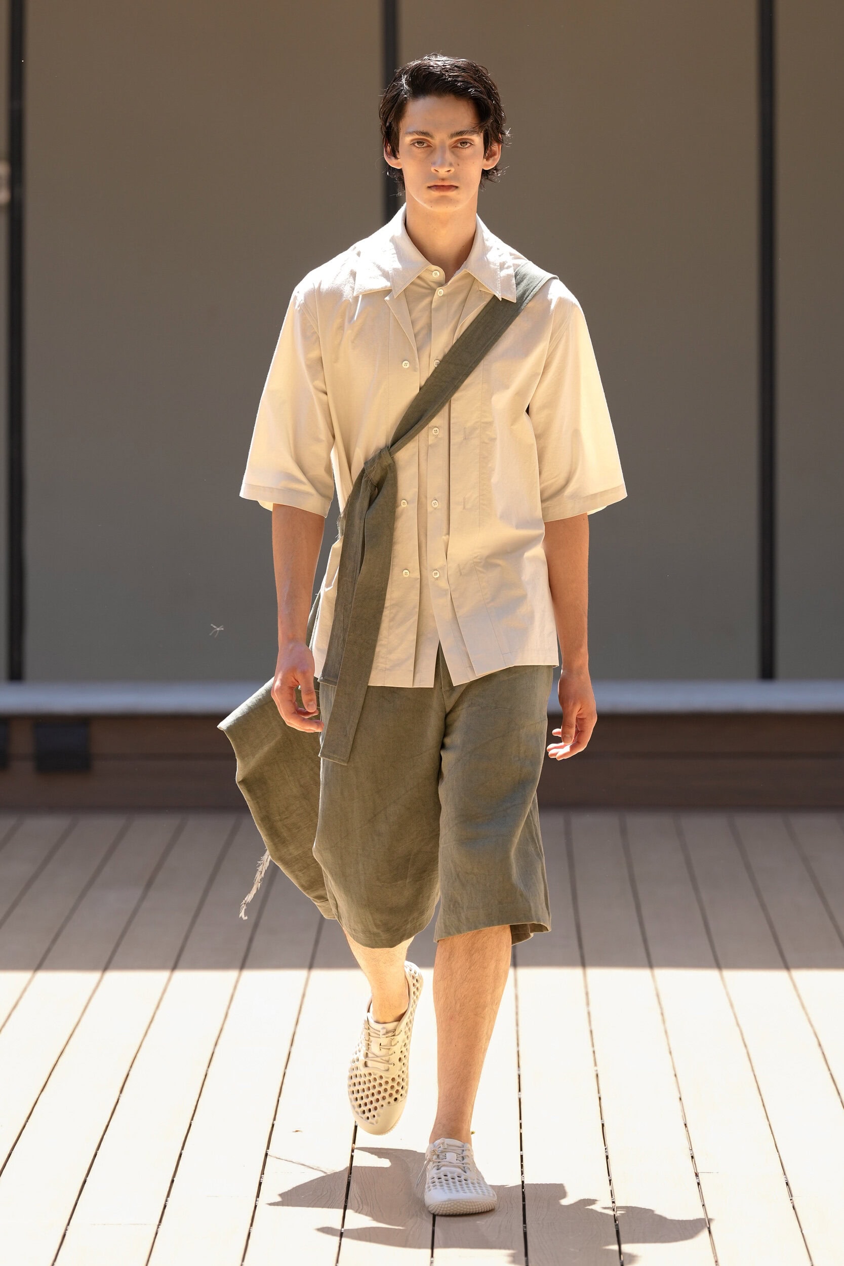 Look 16