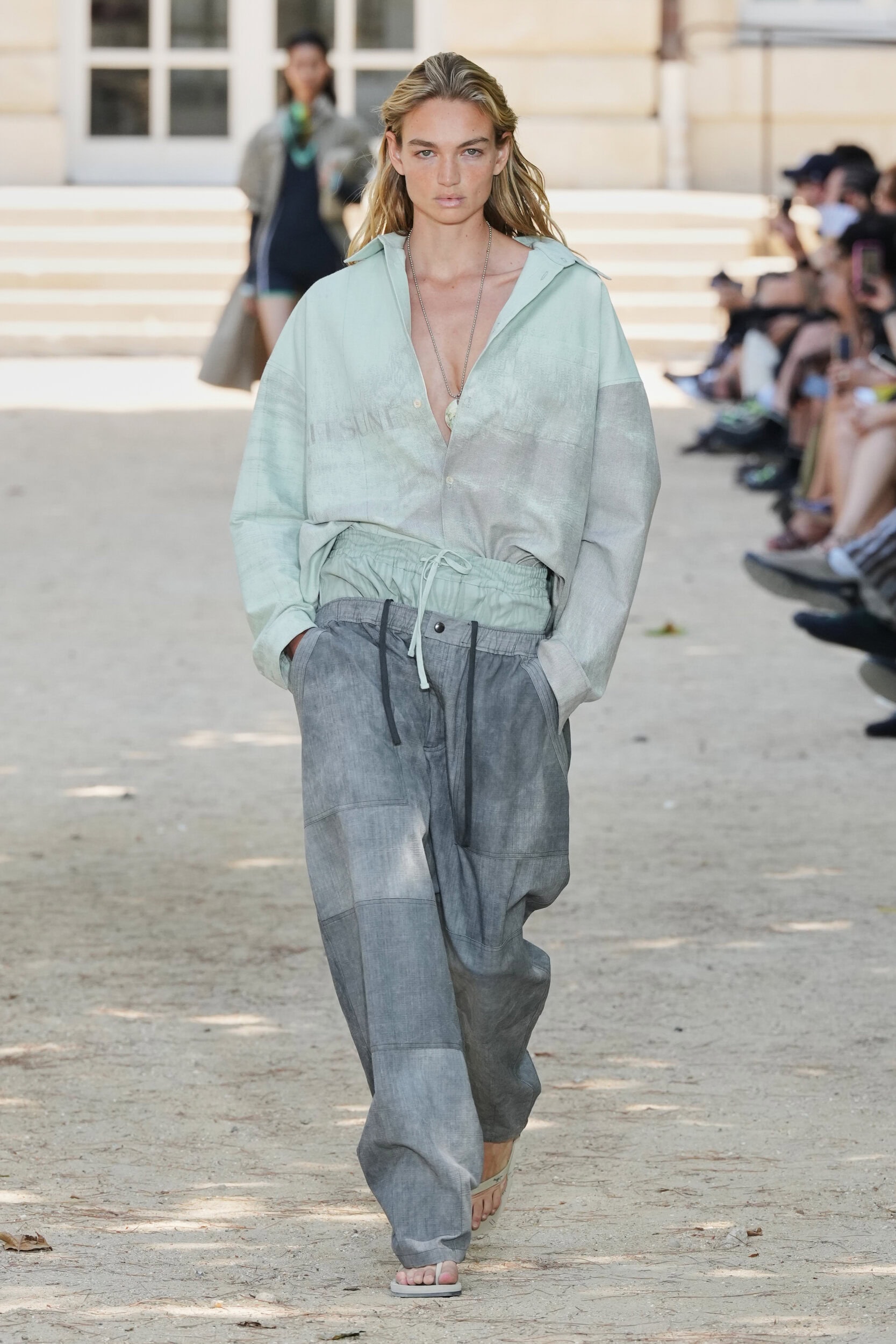 Look 15