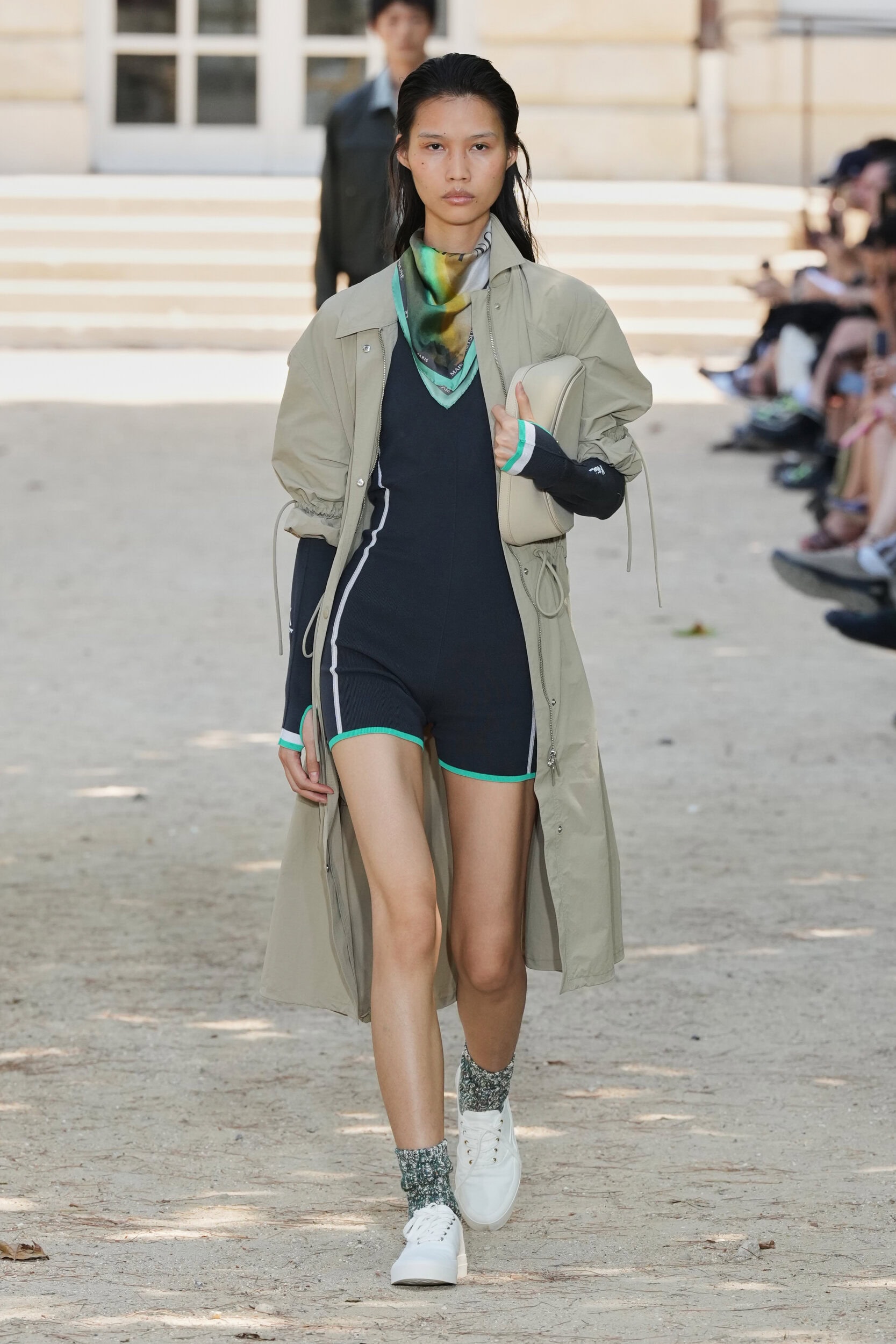 Look 16