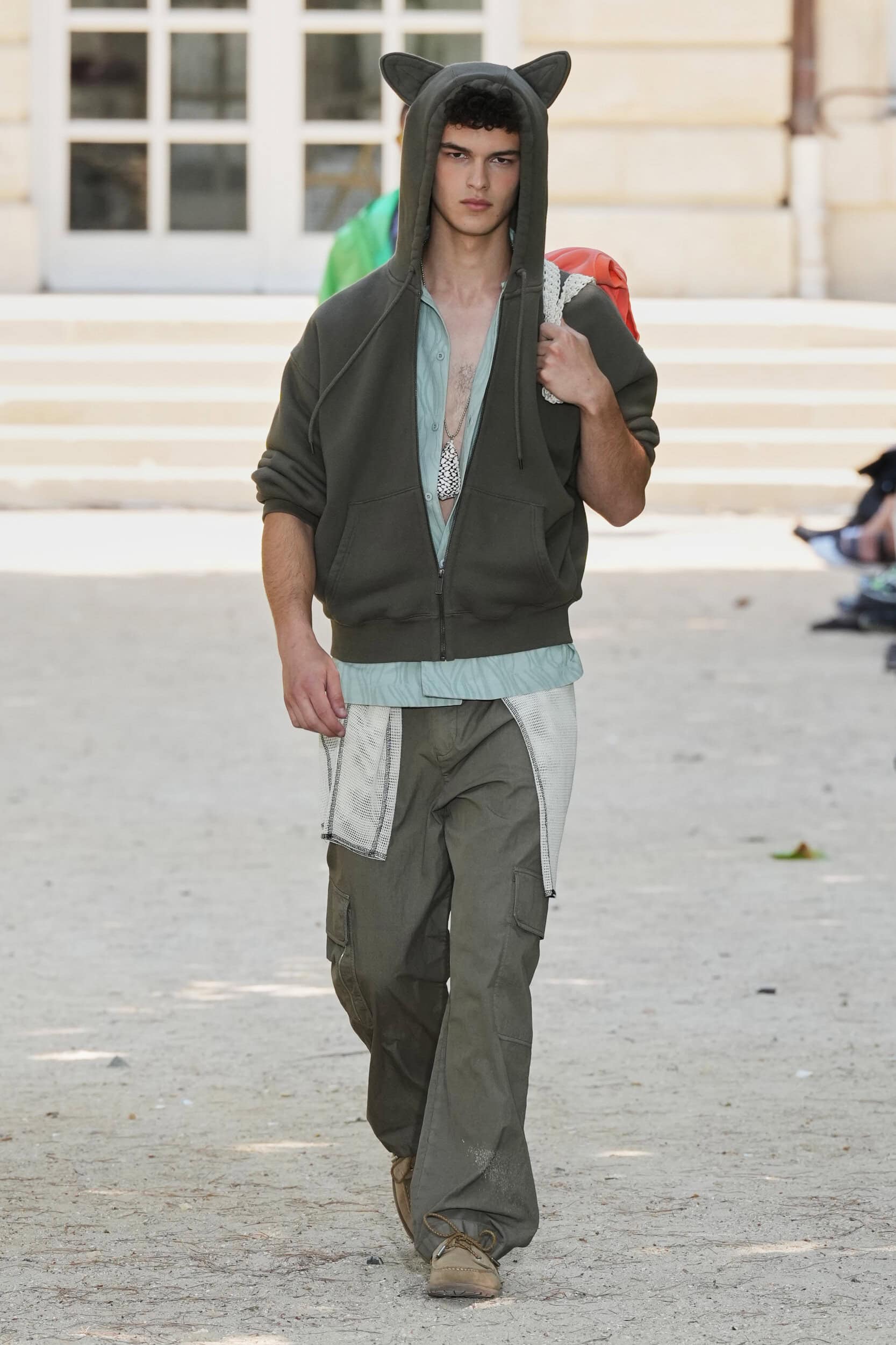 Look 18