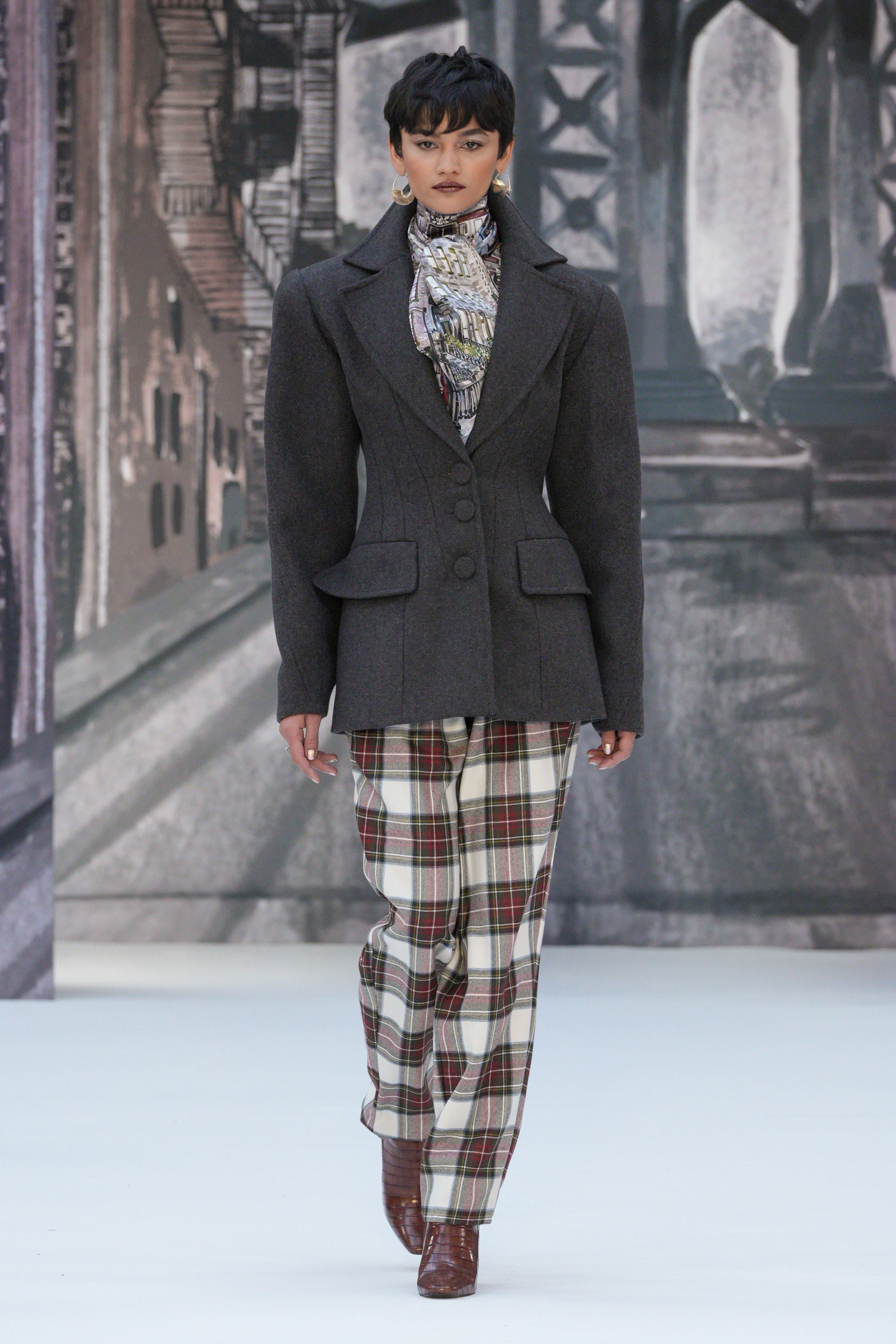 Look 10
