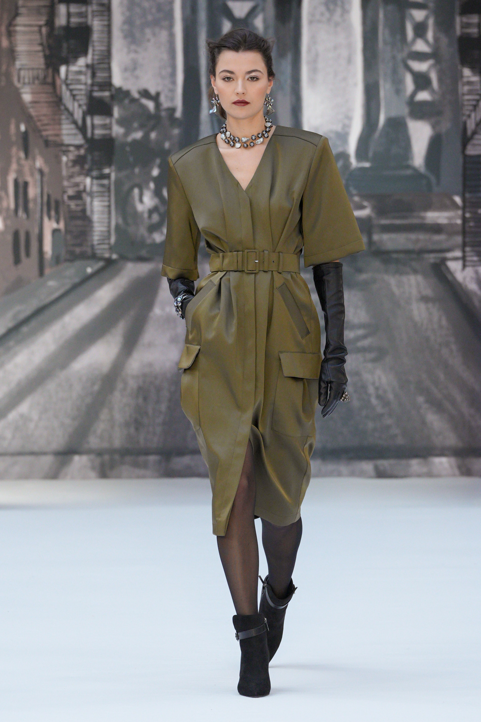 Look 13