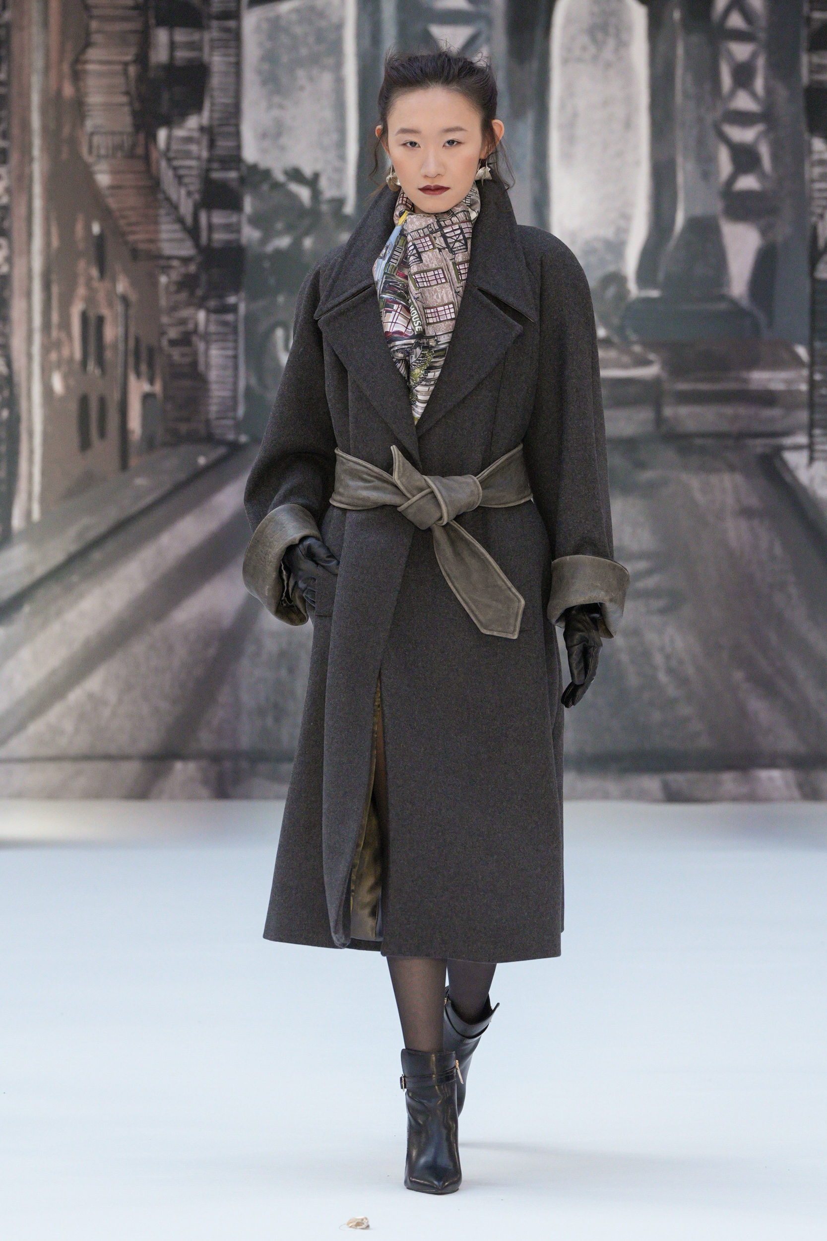 Look 15
