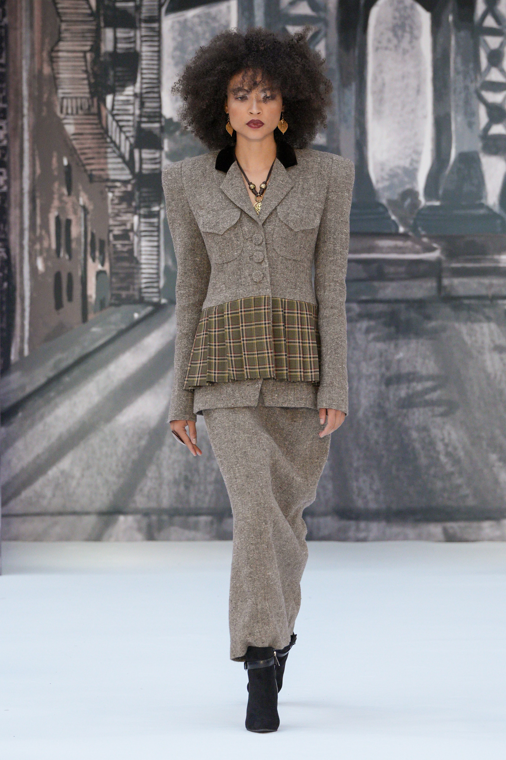 Look 30