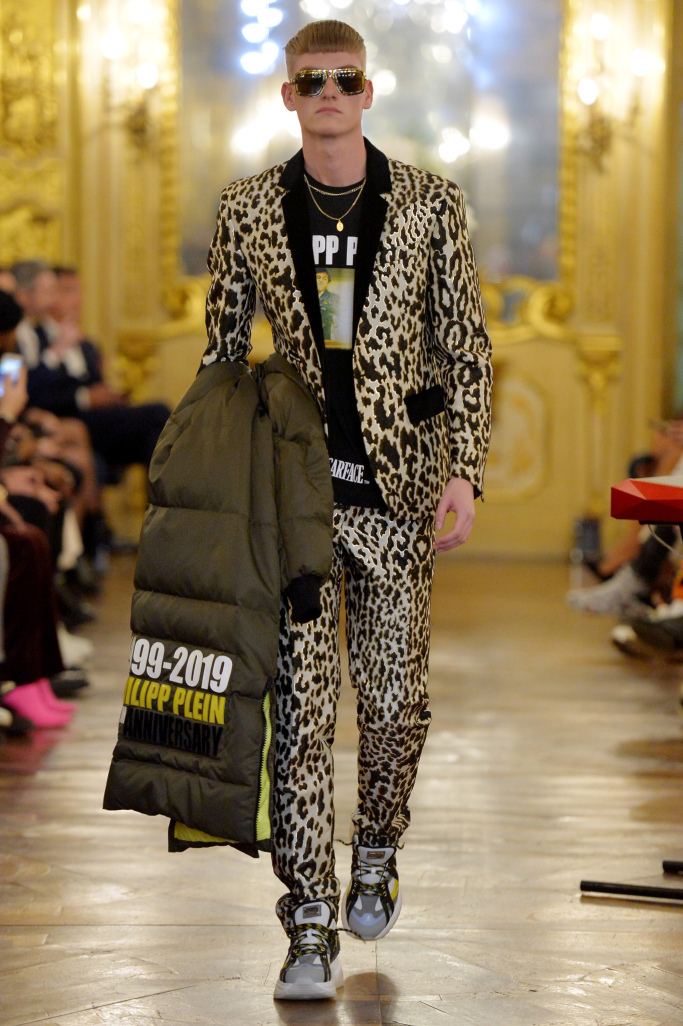 Look 16