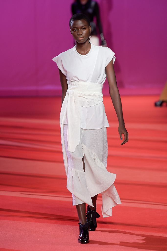 Look 16
