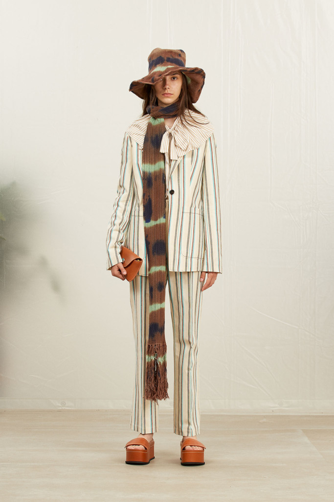 Look 16