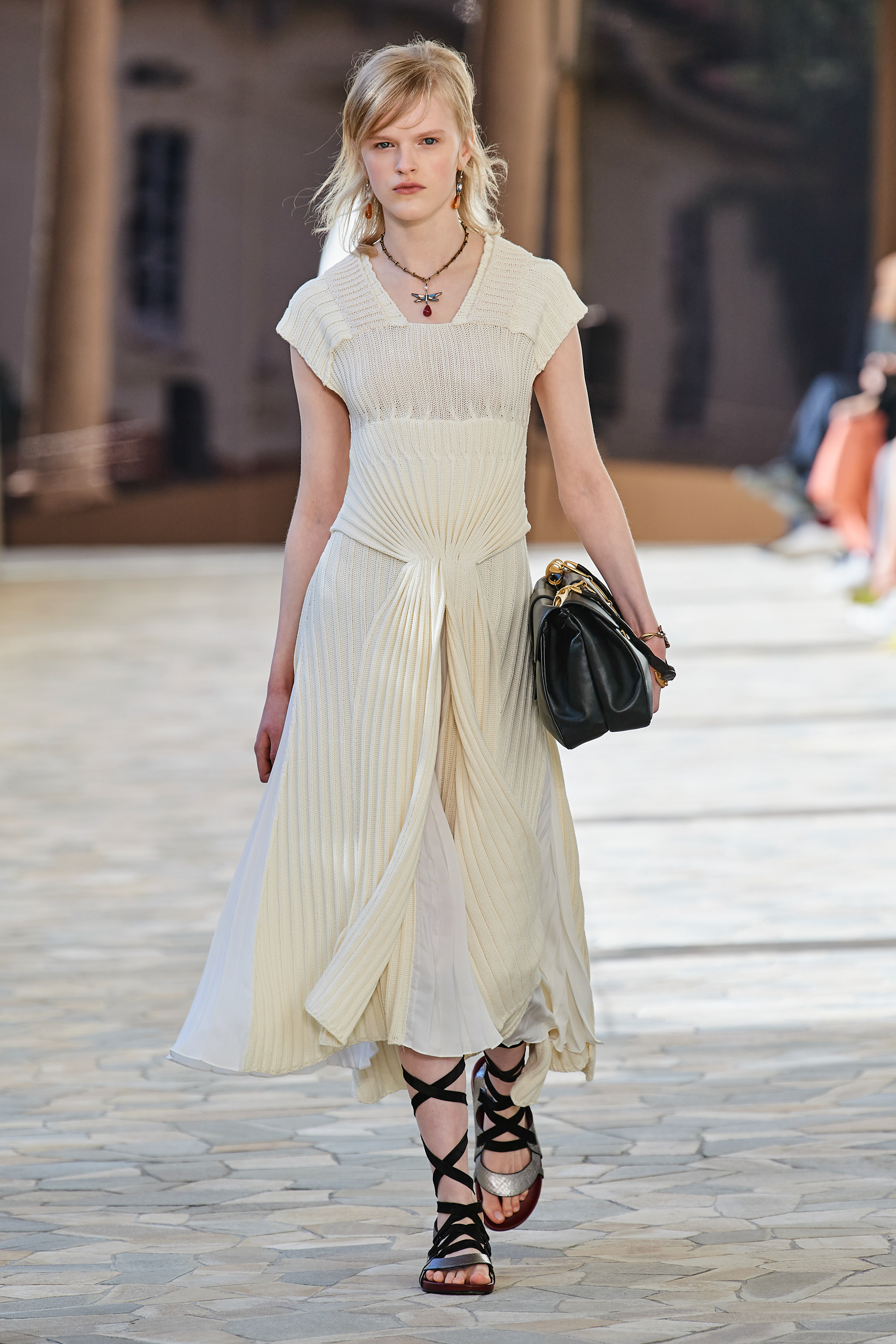 Look 10