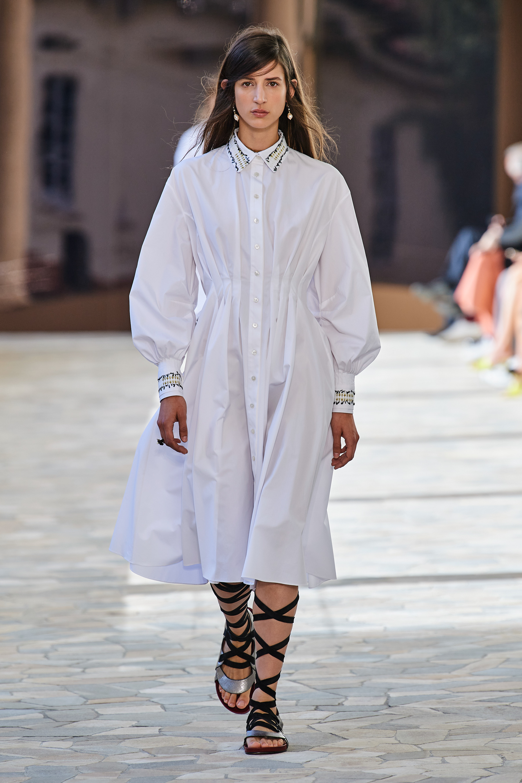 Look 16