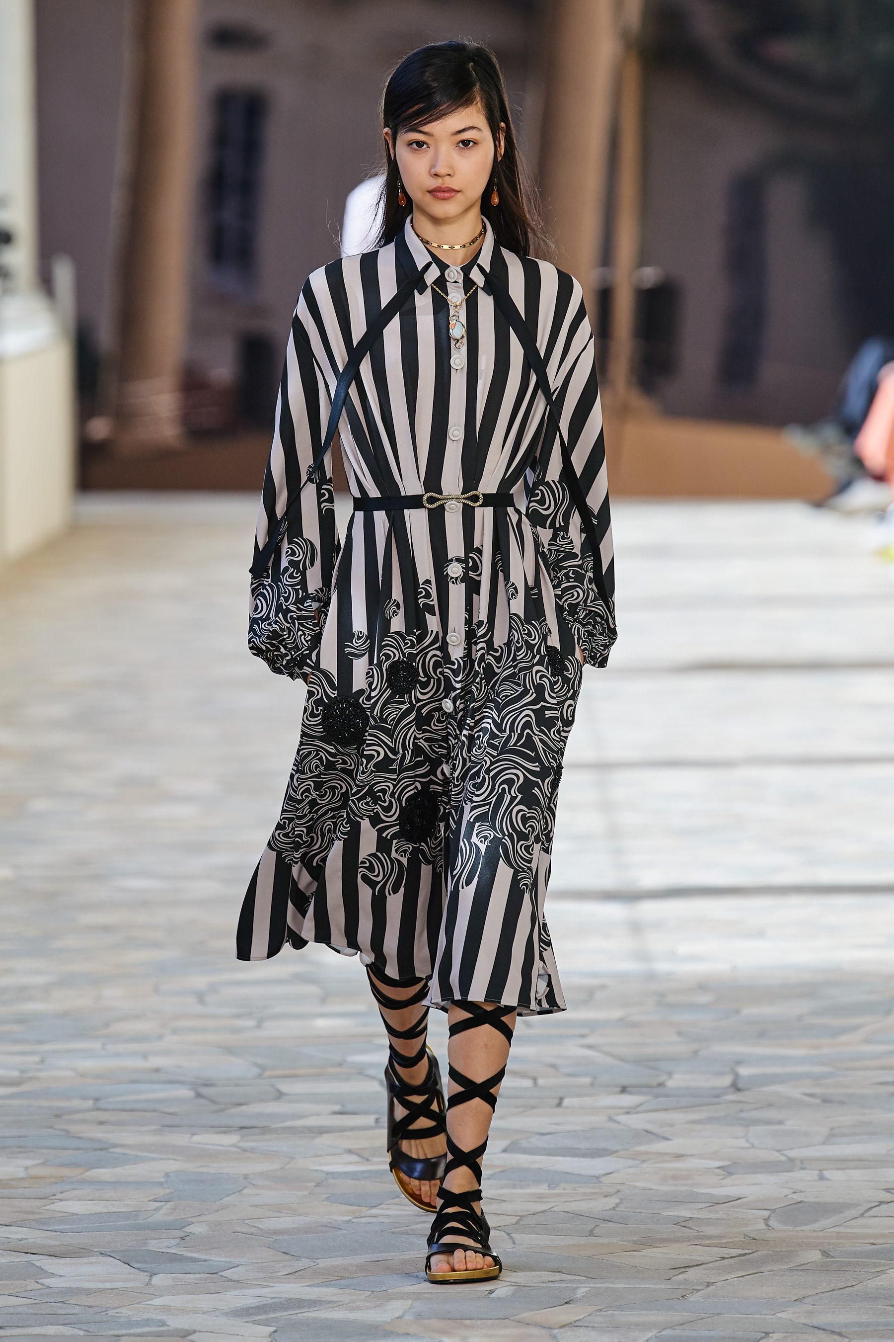 Look 18