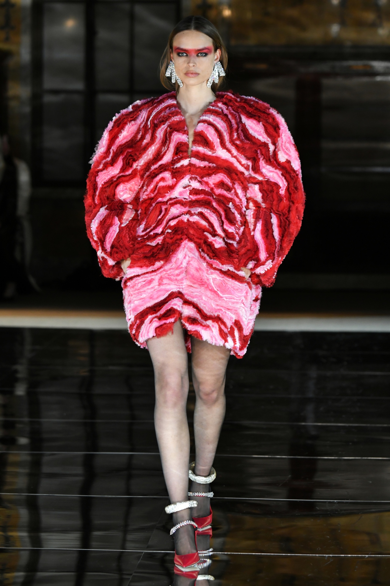 Look 16
