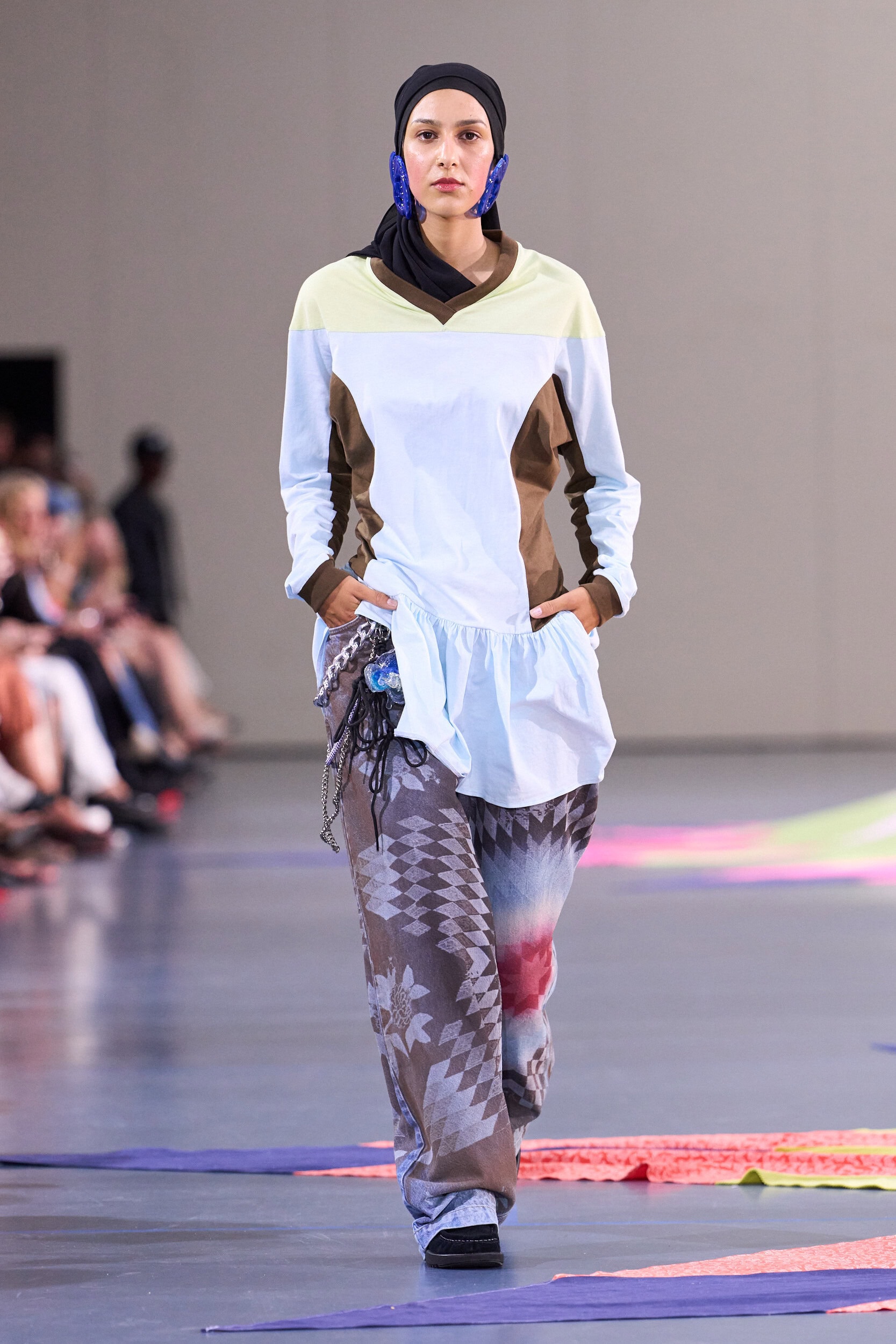 Look 16