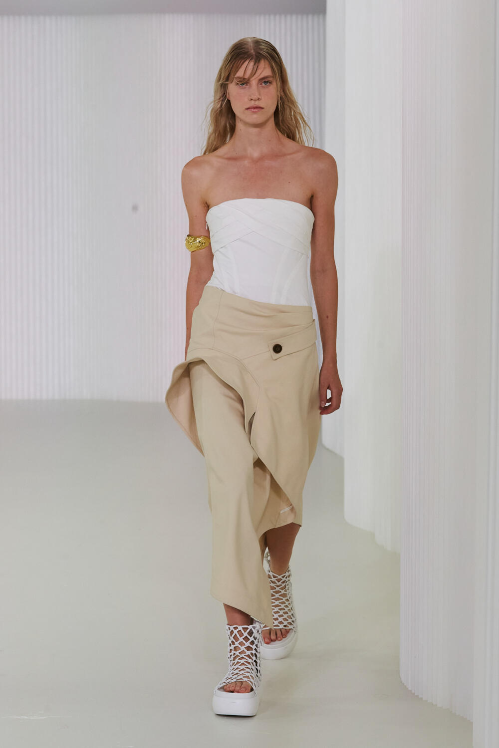 Look 16