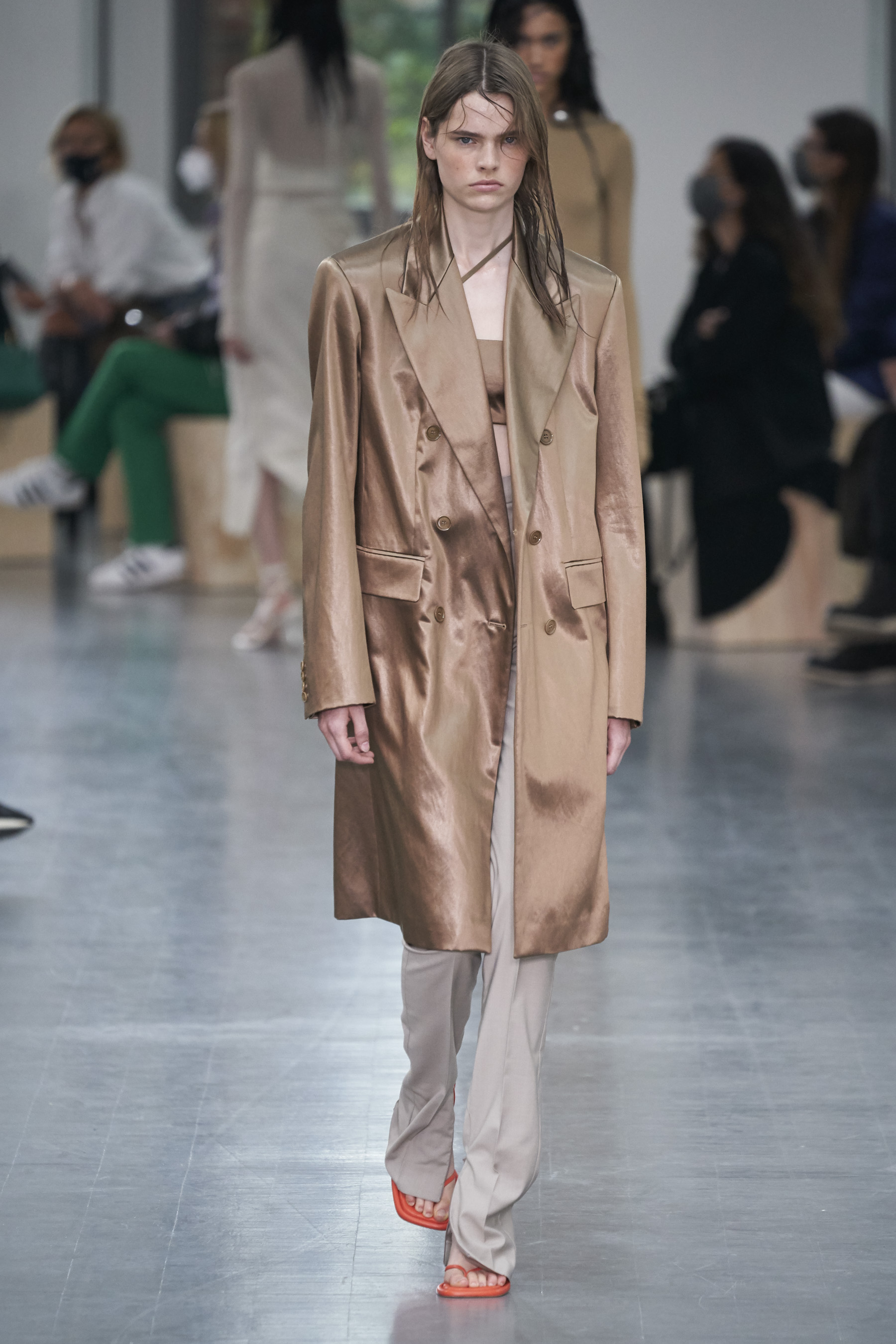 Look 10