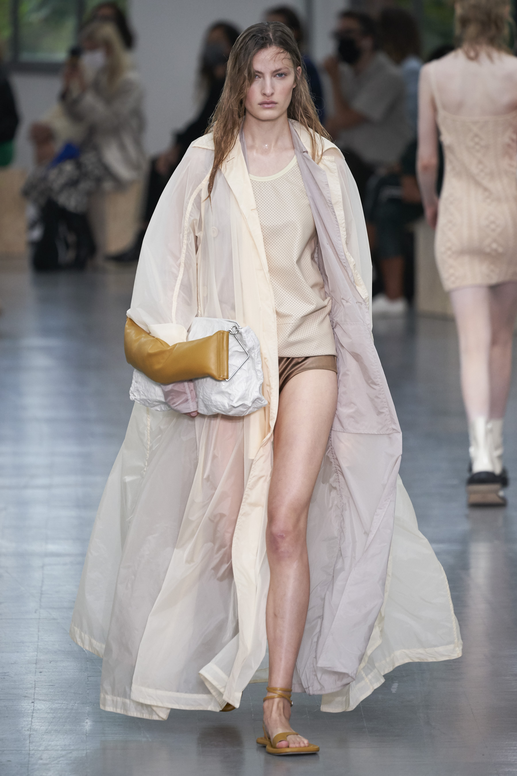 Look 15