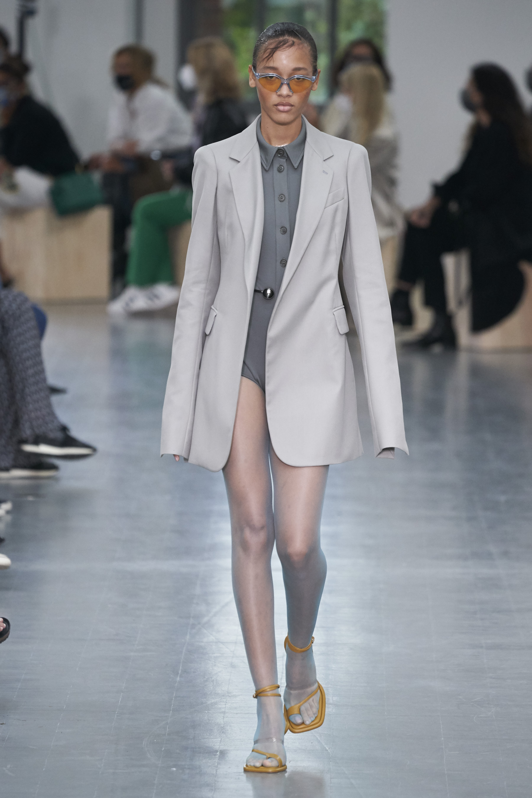 Look 16