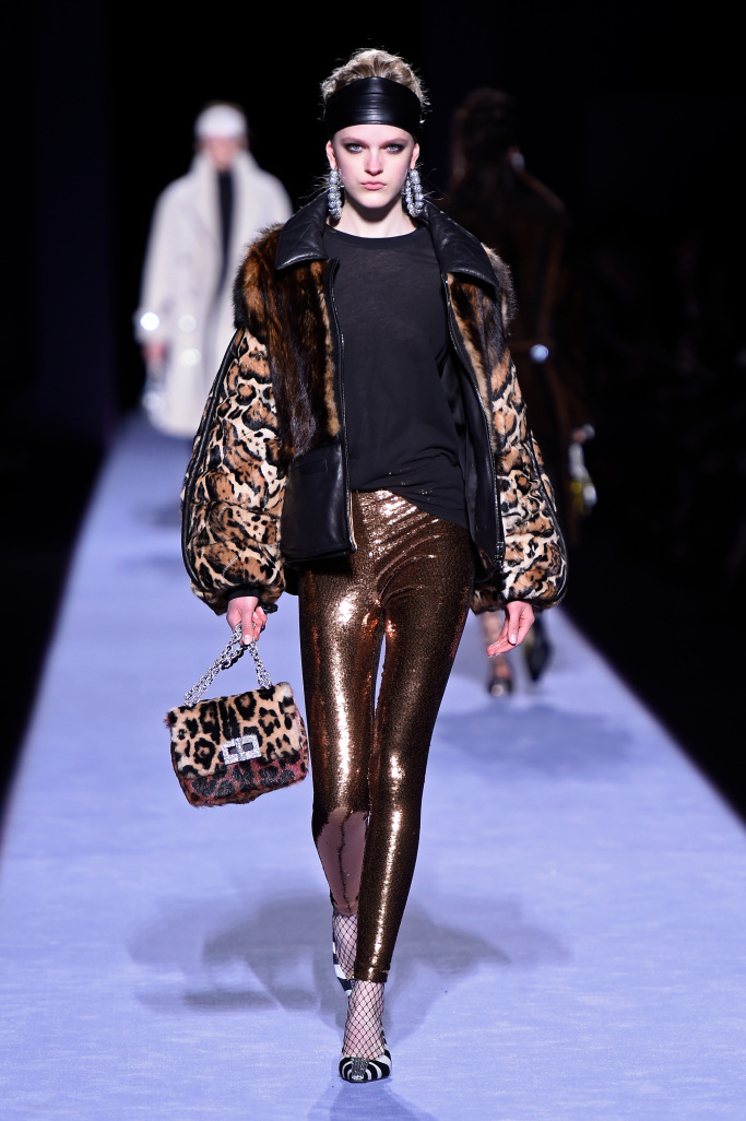 Look 10