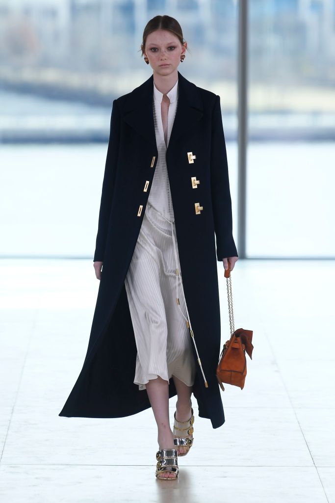 Look 16