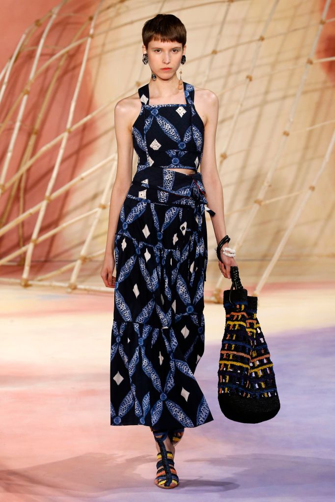 Look 16