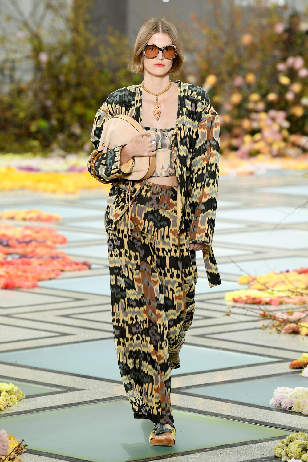 Look 25