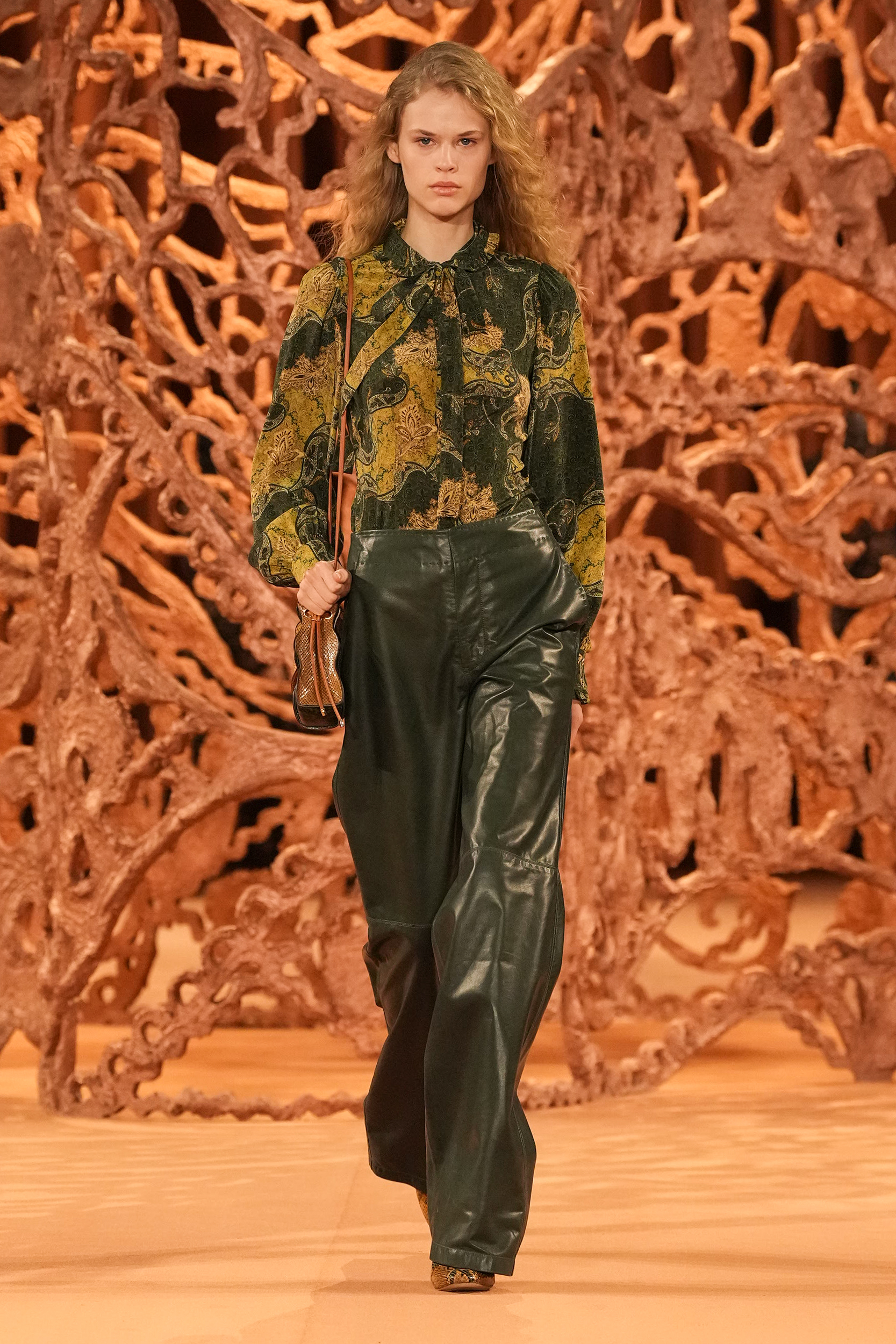 Look 28