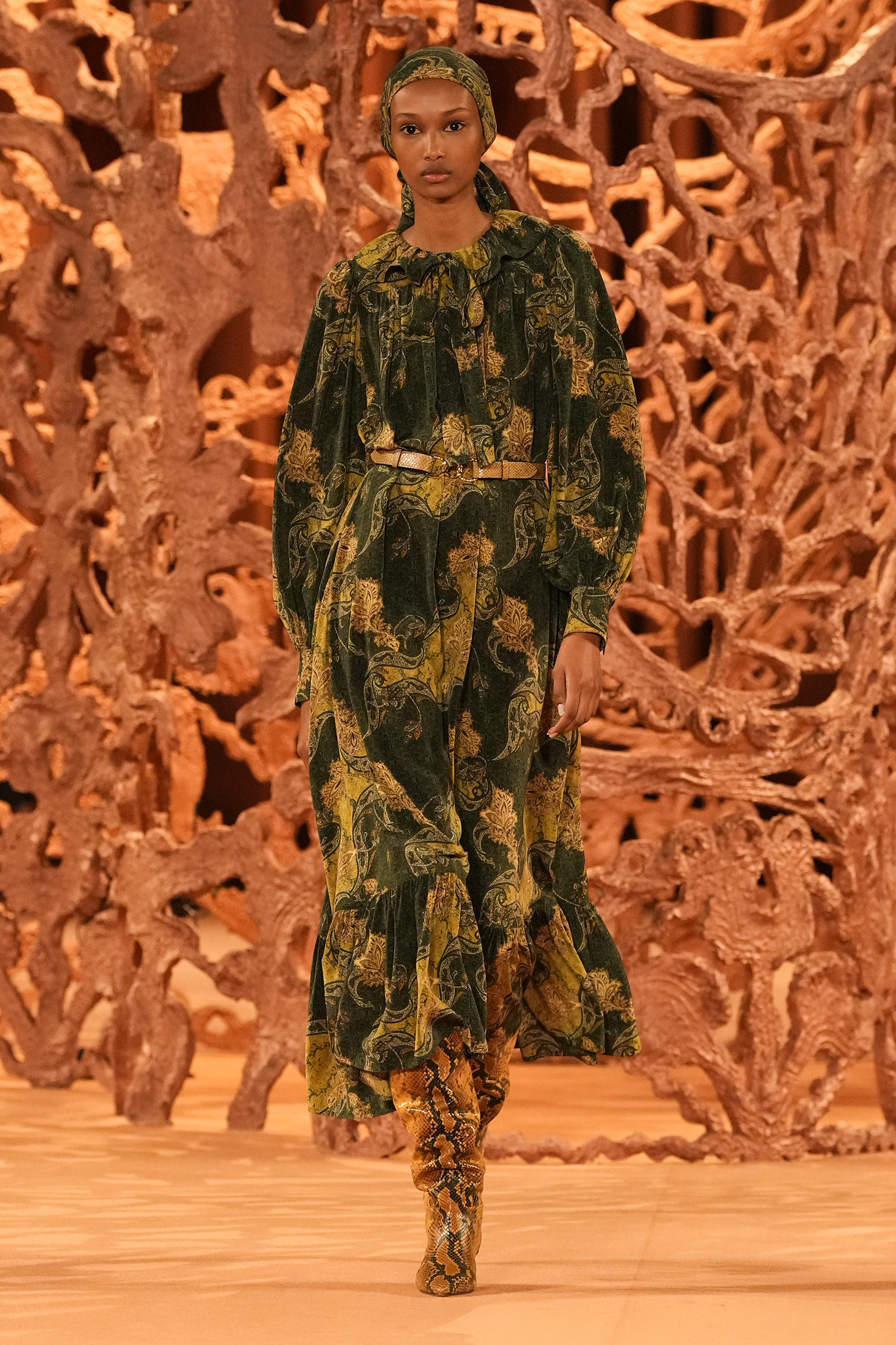 Look 32
