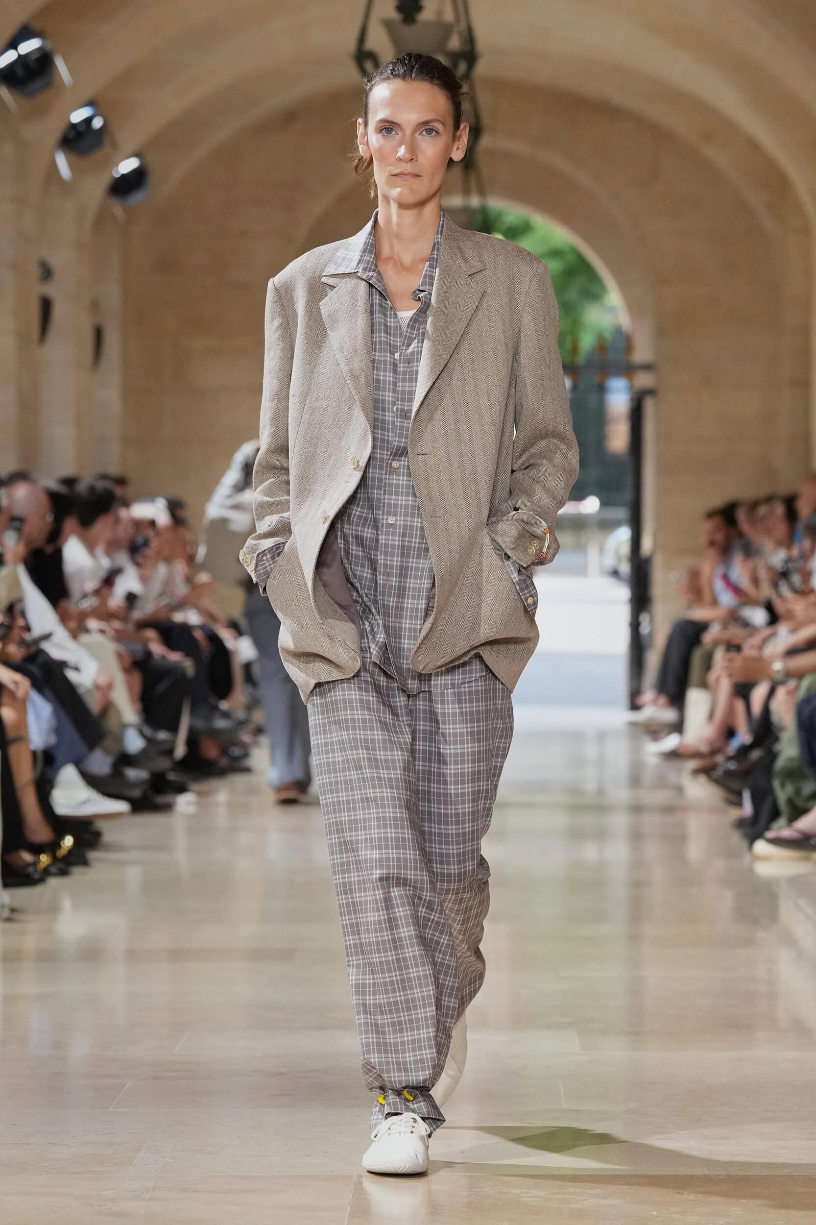 Look 10