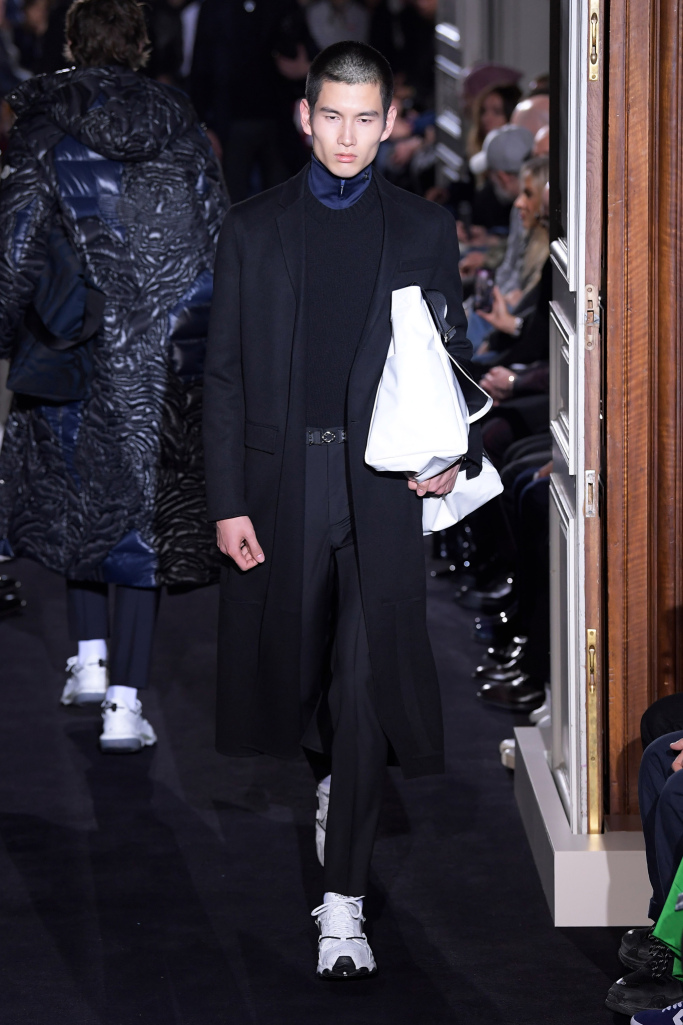 Look 16