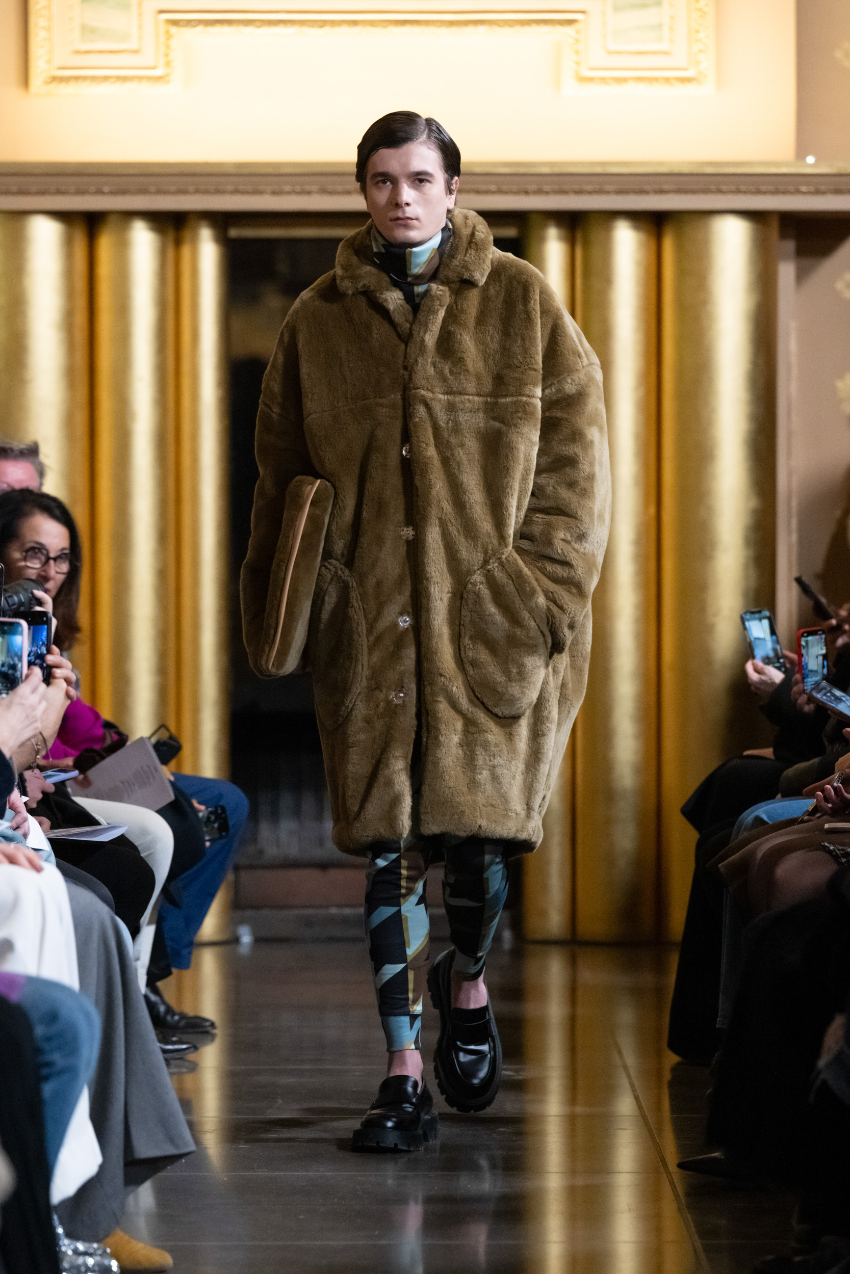 Look 10