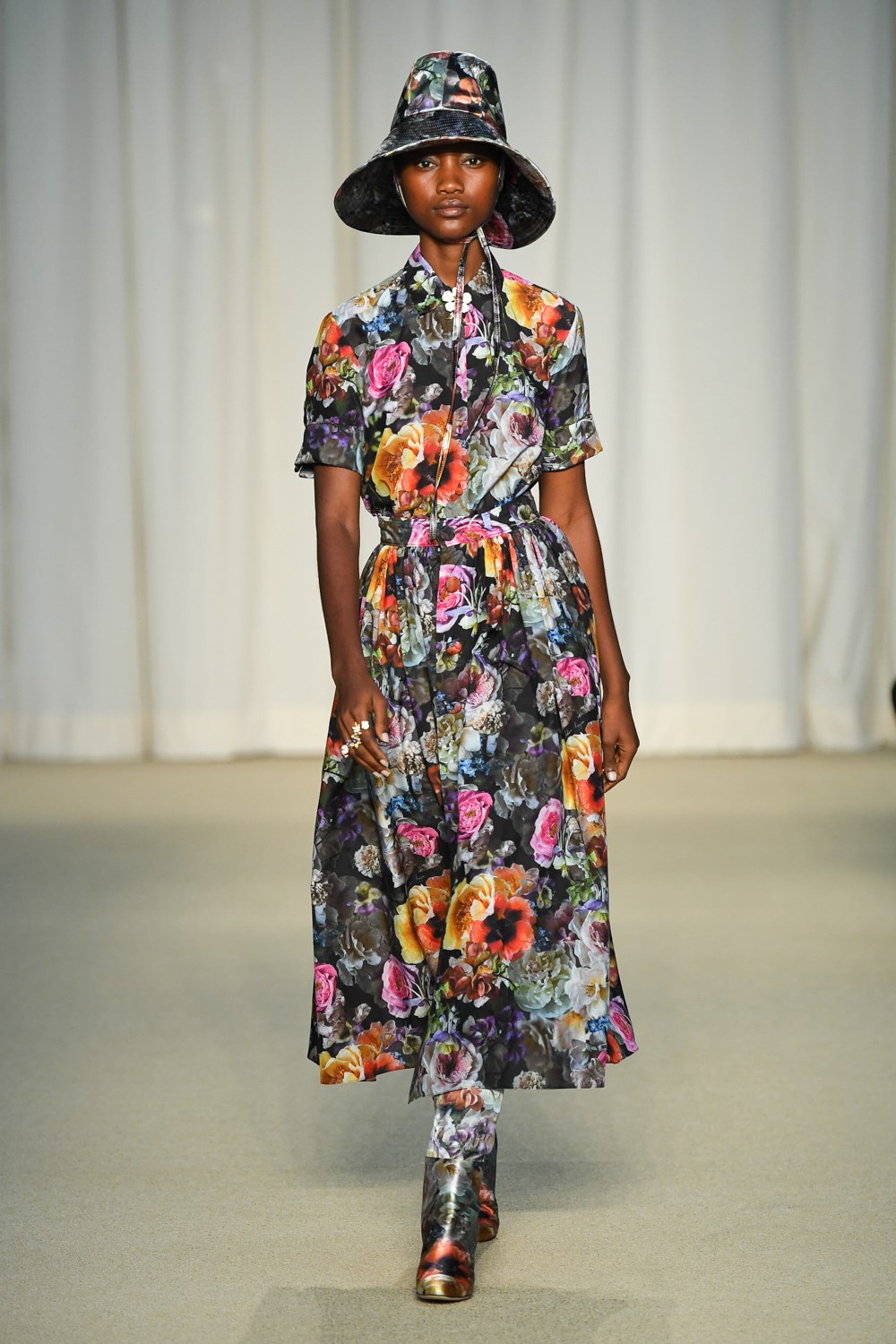 Look 16