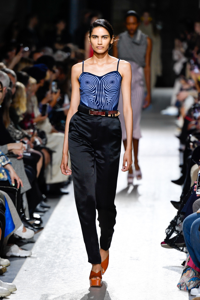 Look 16