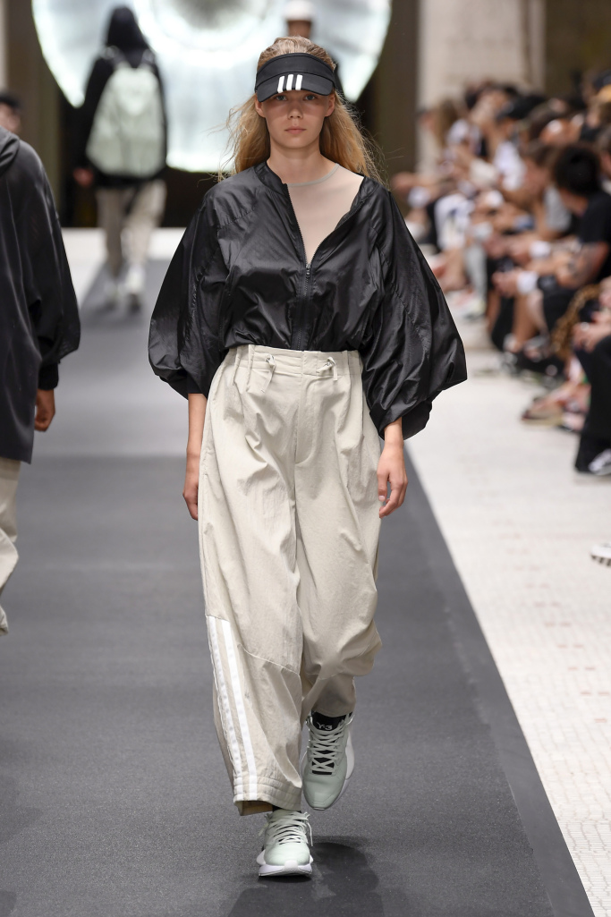 Look 16
