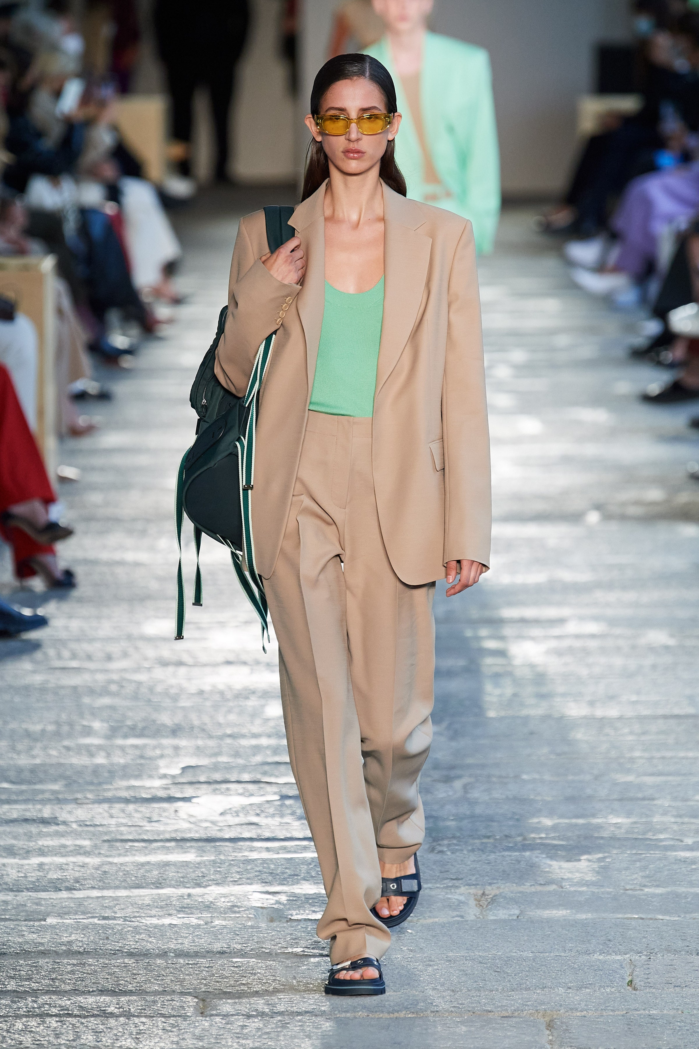 Look 27