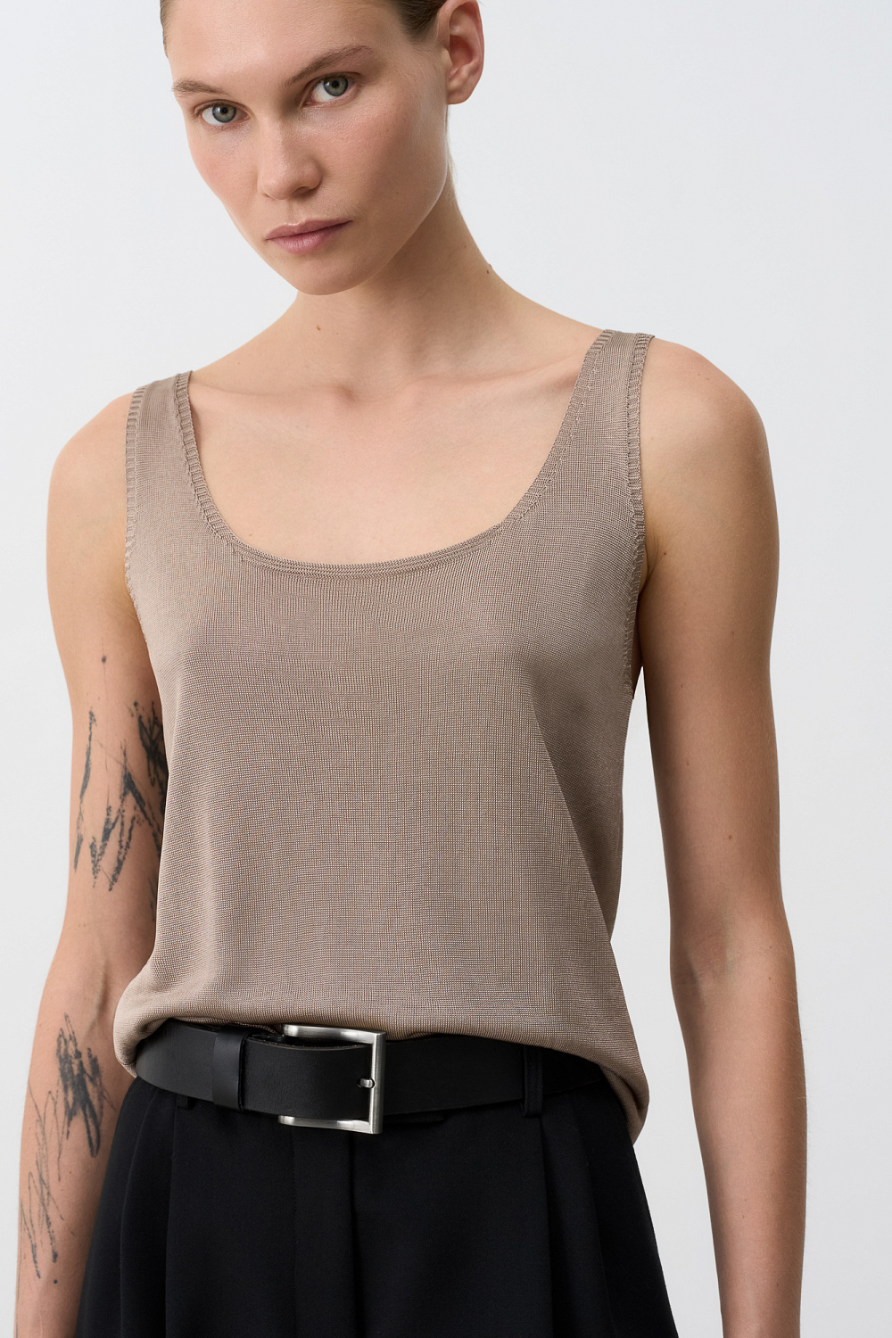 The Essential Guide to Women's Tops: Elevate Your Wardrobe with Brusnika